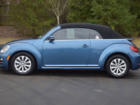 Used 2019 Volkswagen Beetle 2.0T S image 31