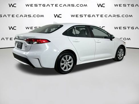 Used 2021 Toyota Corolla LE image 40