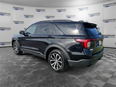 Used 2025 Ford Explorer ST-Line image 3