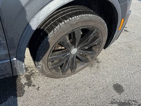 Used 2020 Volkswagen Tiguan SE R-Line image 9