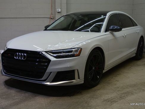 Used 2020 Audi S8 L w/ S8 Executive Package image 2
