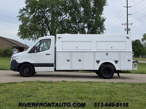 Used 2019 Freightliner Sprinter 3500 w/ Premium Package RWD image 2