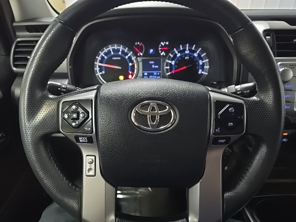 Used 2019 Toyota 4Runner SR5 AWD/4WD image 18