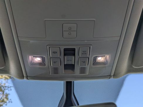 Used 2023 Volkswagen Atlas SE image 25