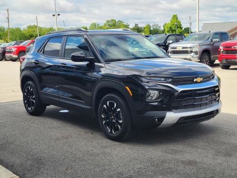 Used 2023 Chevrolet TrailBlazer LT image 2
