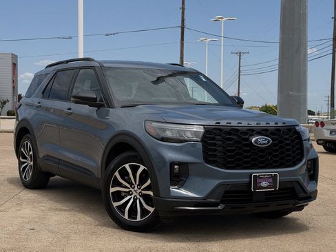 Used 2025 Ford Explorer ST-Line w/ Premium Package RWD image 2