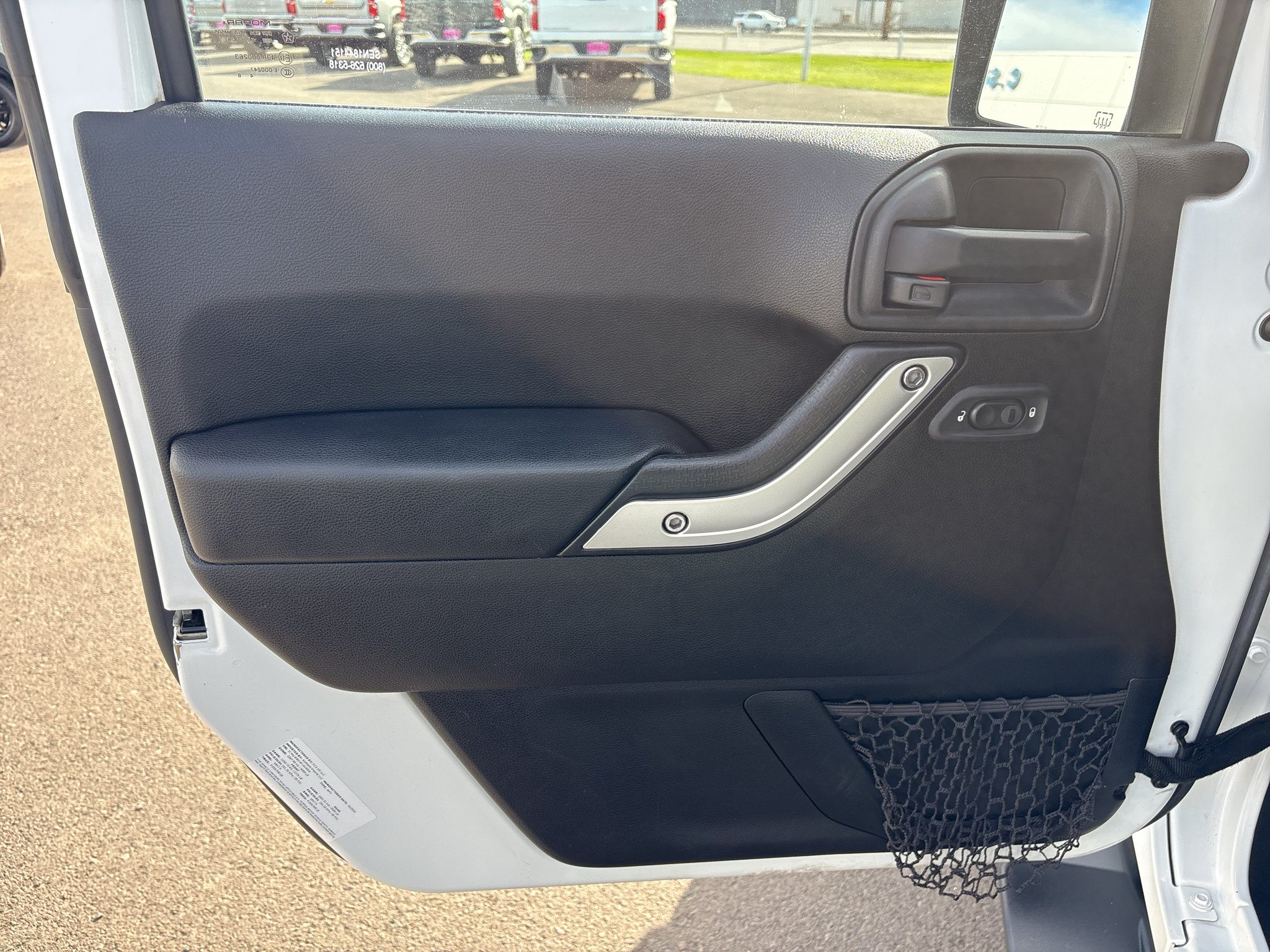Used 2015 Jeep Wrangler Sahara w/ Connectivity Group AWD/4WD image 13