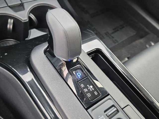 Certified 2025 Toyota Prius XLE FWD image 24