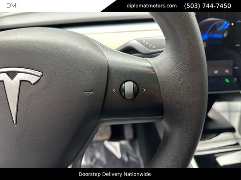 Used 2021 Tesla Model Y Long Range image 33