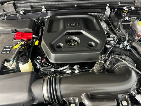 Used 2025 Jeep Wrangler Unlimited Rubicon image 32