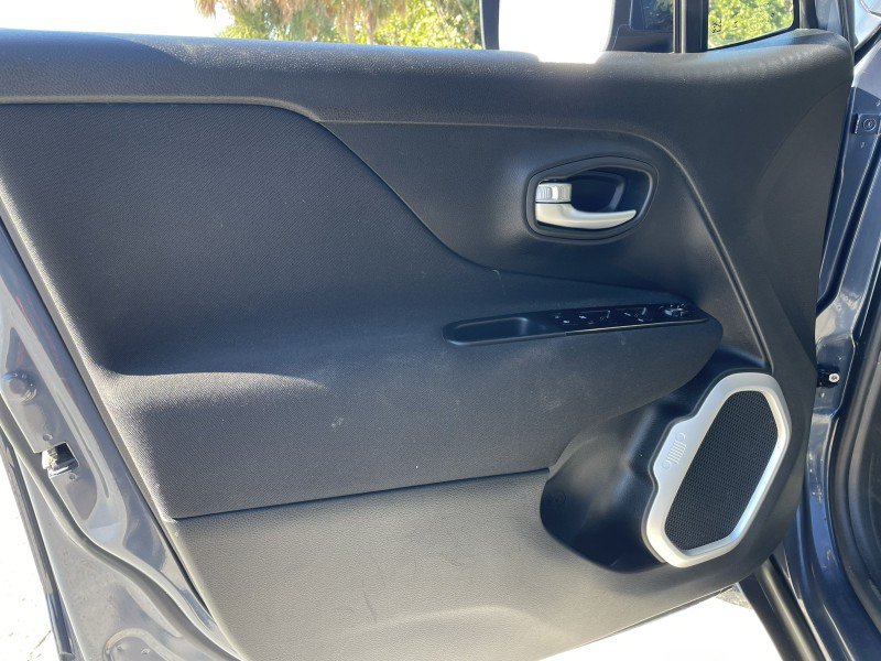 Used 2021 Jeep Renegade Latitude w/ Convenience Group AWD/4WD image 26