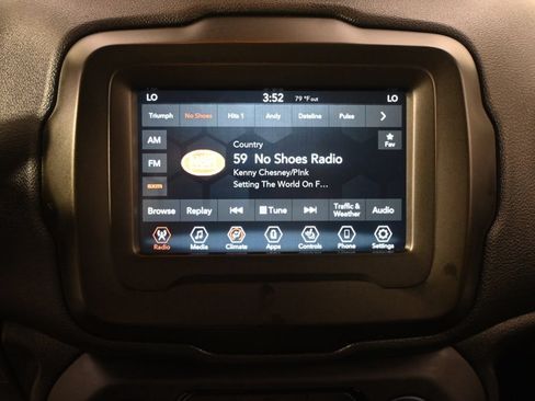 Used 2019 Jeep Renegade Latitude w/ Cold Weather Group AWD/4WD image 28