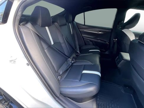 Used 2025 Toyota Camry SE image 18