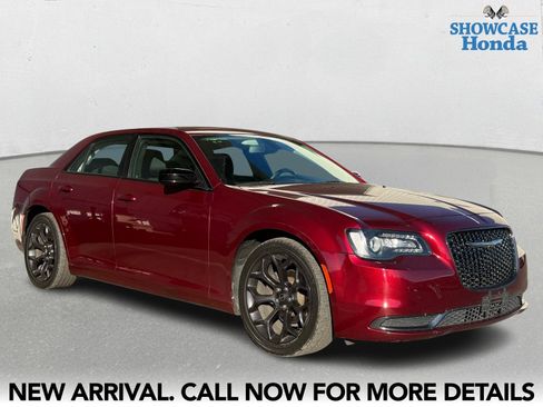 Used 2020 Chrysler 300 Touring w/ Sport Appearance Package image 6