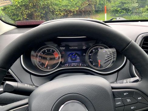 Used 2022 Jeep Cherokee Trailhawk w/ Sound & Nav Group AWD/4WD image 21