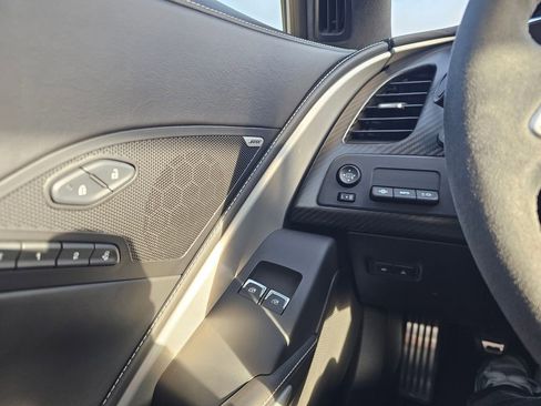 Used 2015 Chevrolet Corvette Z06 w/ 3LZ Preferred Equipment Group image 33