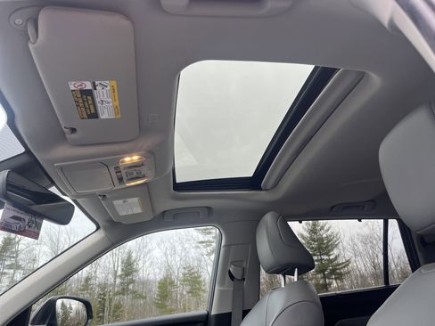 Used 2022 Toyota Highlander XLE image 28