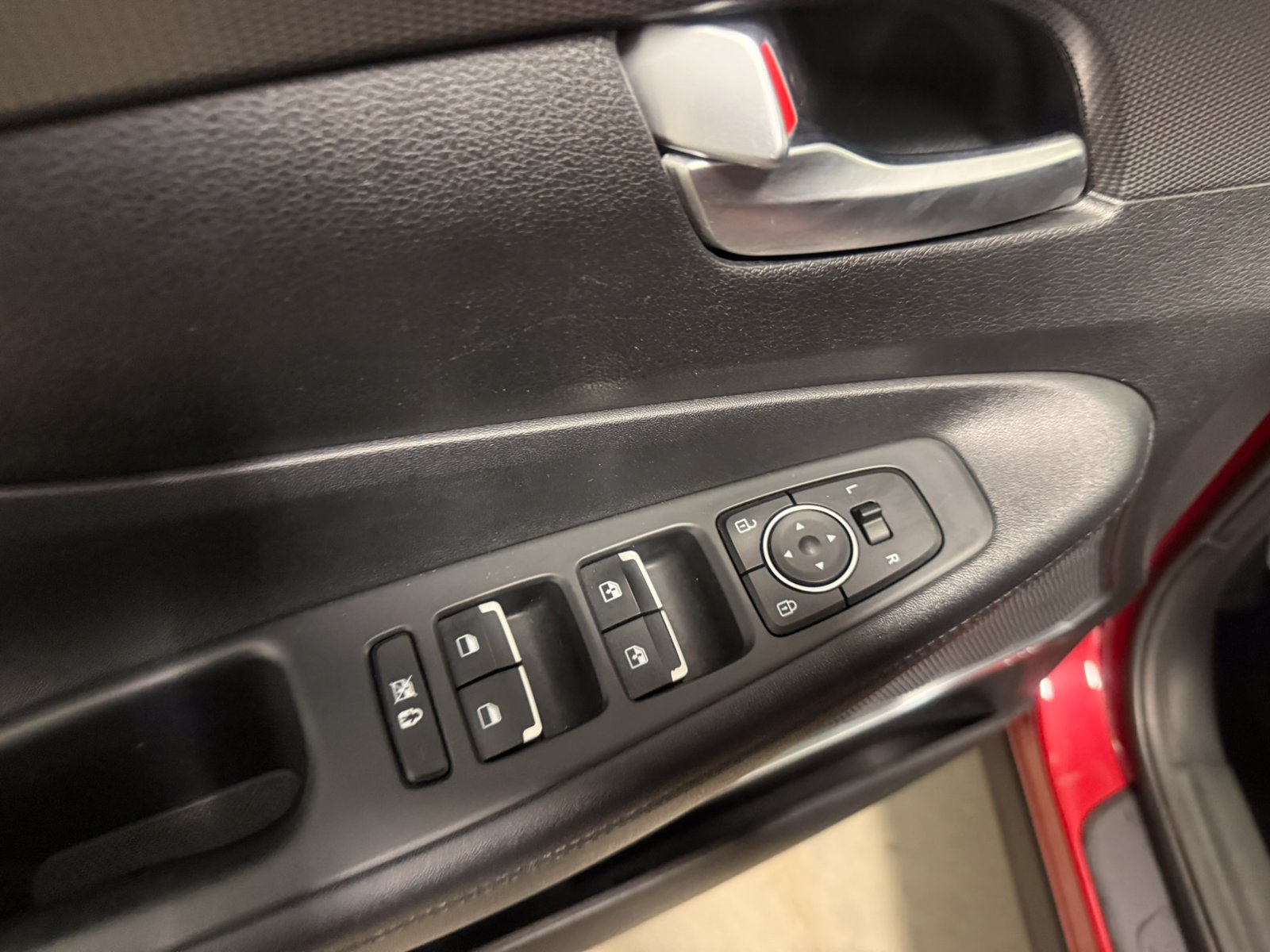 Used 2019 Hyundai Santa Fe SEL FWD image 25
