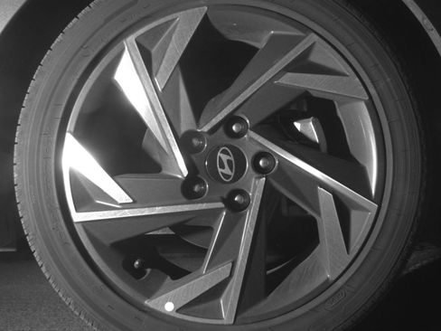 Used 2025 Chevrolet Trax LT FWD image 16