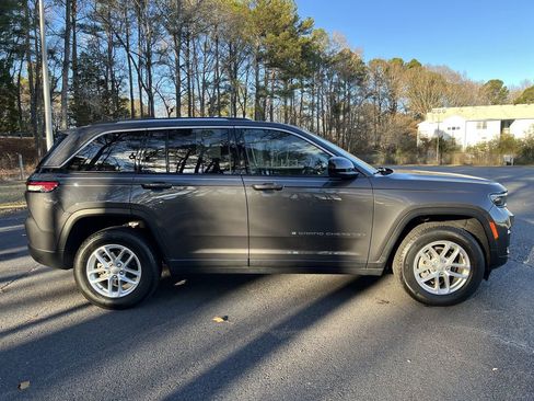 Certified 2023 Jeep Grand Cherokee Laredo image 2