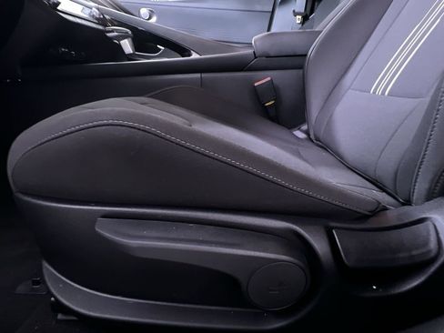 Used 2025 Hyundai Elantra SEL image 14