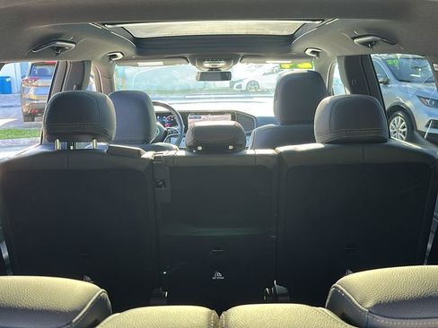 Used 2024 Mercedes-Benz GLS 450 4MATIC image 35