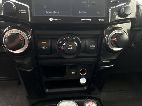 Used 2021 Toyota 4Runner TRD Off-Road Premium w/ Moonroof Package AWD/4WD image 25