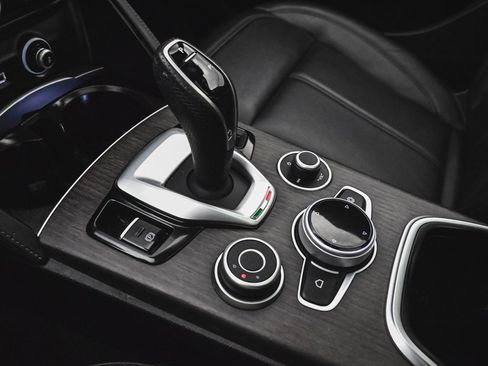 Used 2023 Alfa Romeo Stelvio Ti image 26