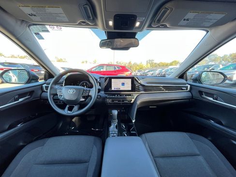 Used 2025 Toyota Camry LE image 32
