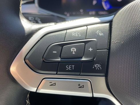 Used 2025 Volkswagen Taos SE w/ Panoramic Sunroof Package image 24