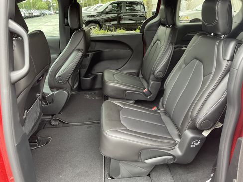 New 2026 Chrysler Pacifica Select image 48