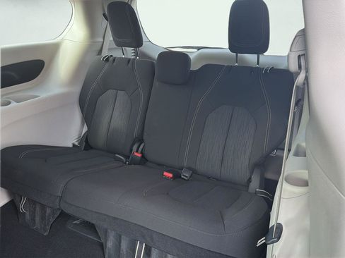 Used 2024 Chrysler Voyager LX image 28