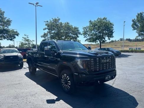 Used 2025 GMC Sierra 2500 Denali Ultimate w/ Max Trailering Package AWD/4WD image 4