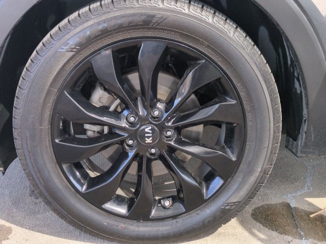 Used 2020 Kia Sorento EX FWD image 13