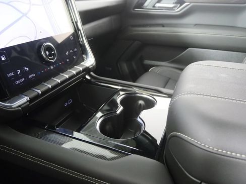 Used 2026 GMC Yukon Elevation AWD/4WD image 25