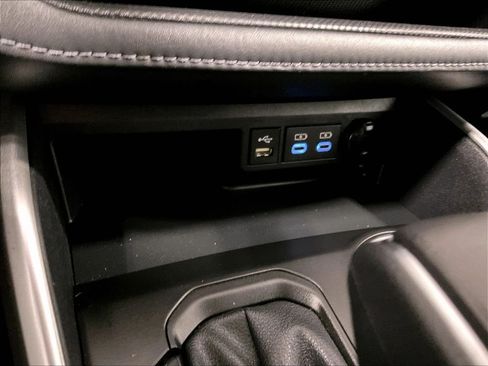 Used 2022 Toyota Highlander XLE AWD/4WD image 27