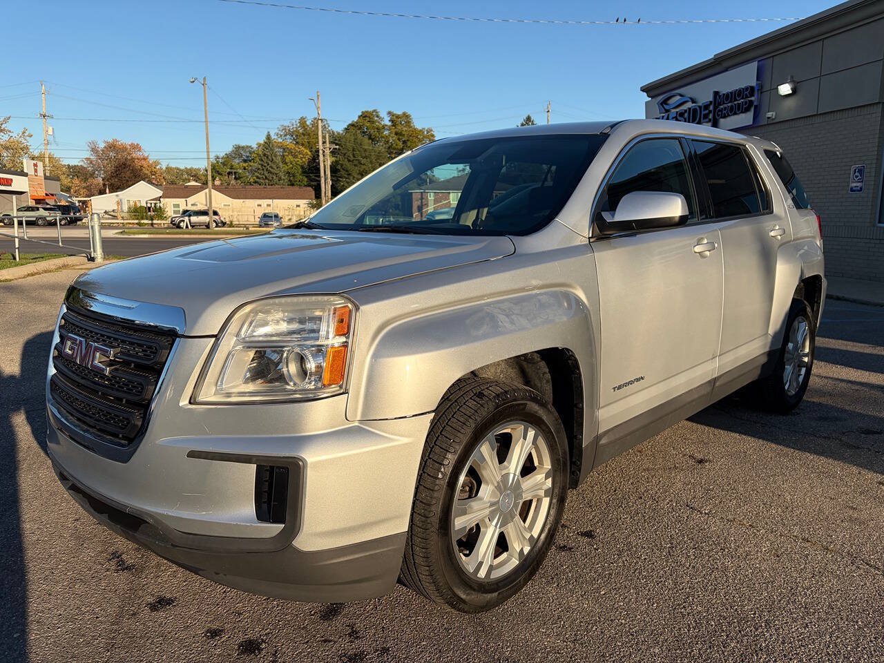 Used 2017 GMC Terrain SLE FWD image 1