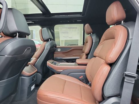 New 2026 Lincoln Navigator Reserve image 14