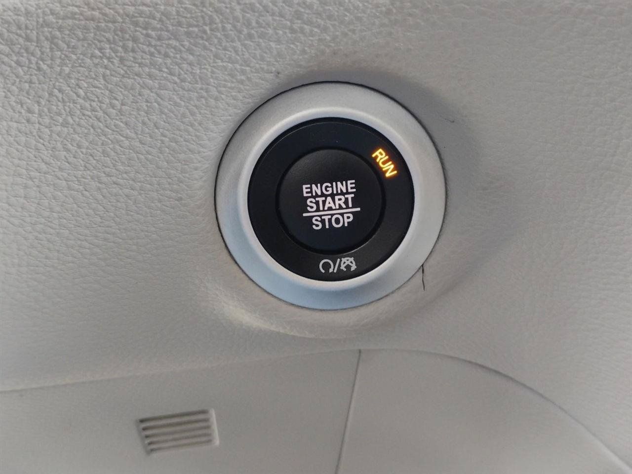Used 2023 Chrysler Pacifica Limited FWD image 34