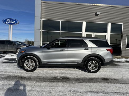 Used 2022 Ford Explorer XLT image 12
