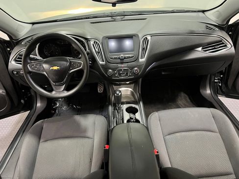 Used 2017 Chevrolet Malibu LT FWD image 13