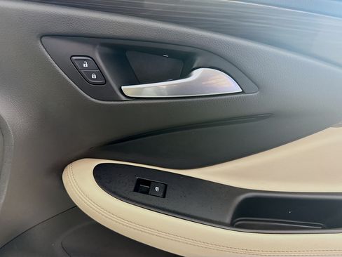 Used 2020 Buick Envision Essence FWD image 31