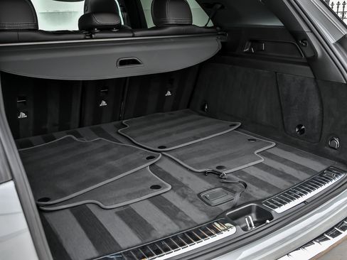 Used 2024 Mercedes-Benz GLE 350 4MATIC w/ AMG Line Exterior image 19