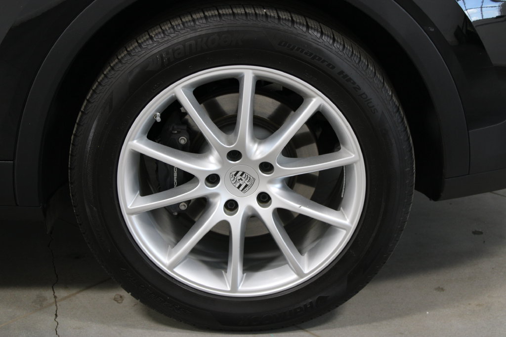 Used 2024 Porsche Cayenne AWD/4WD image 17