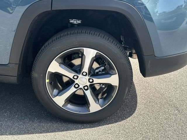 New 2026 Jeep Grand Cherokee Limited w/ Luxury Tech Group II RWD image 20