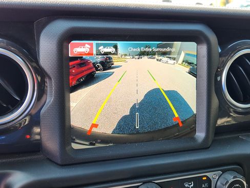 Used 2022 Jeep Wrangler Unlimited Rubicon w/ Xtreme Recon 35" Tire Package AWD/4WD image 22