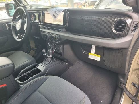 New 2025 Jeep Gladiator Sport image 16