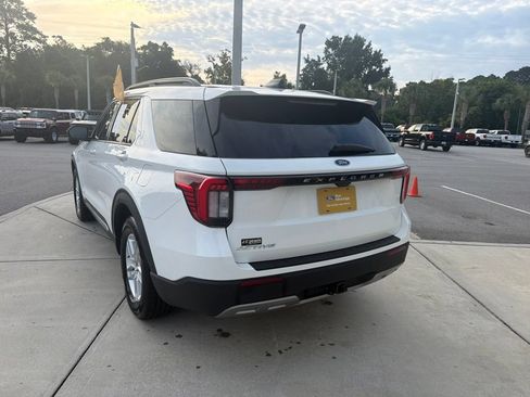 Certified 2025 Ford Explorer Active w/ Active Comfort Package RWD image 6