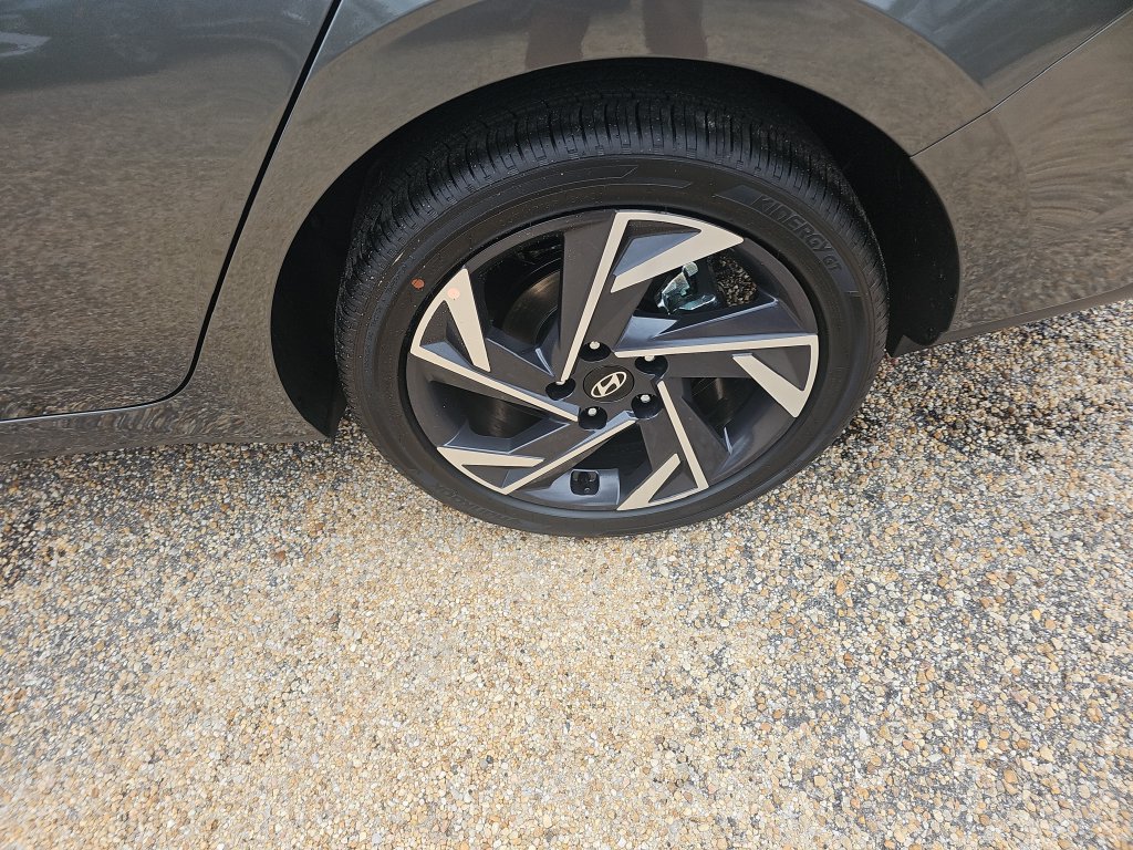 New 2026 Hyundai Elantra Limited FWD image 27