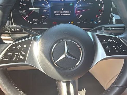 Used 2025 Mercedes-Benz GLC 300 image 17